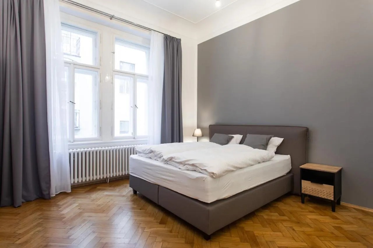 Spacious Apartments Near The River Prag Tjekkiet